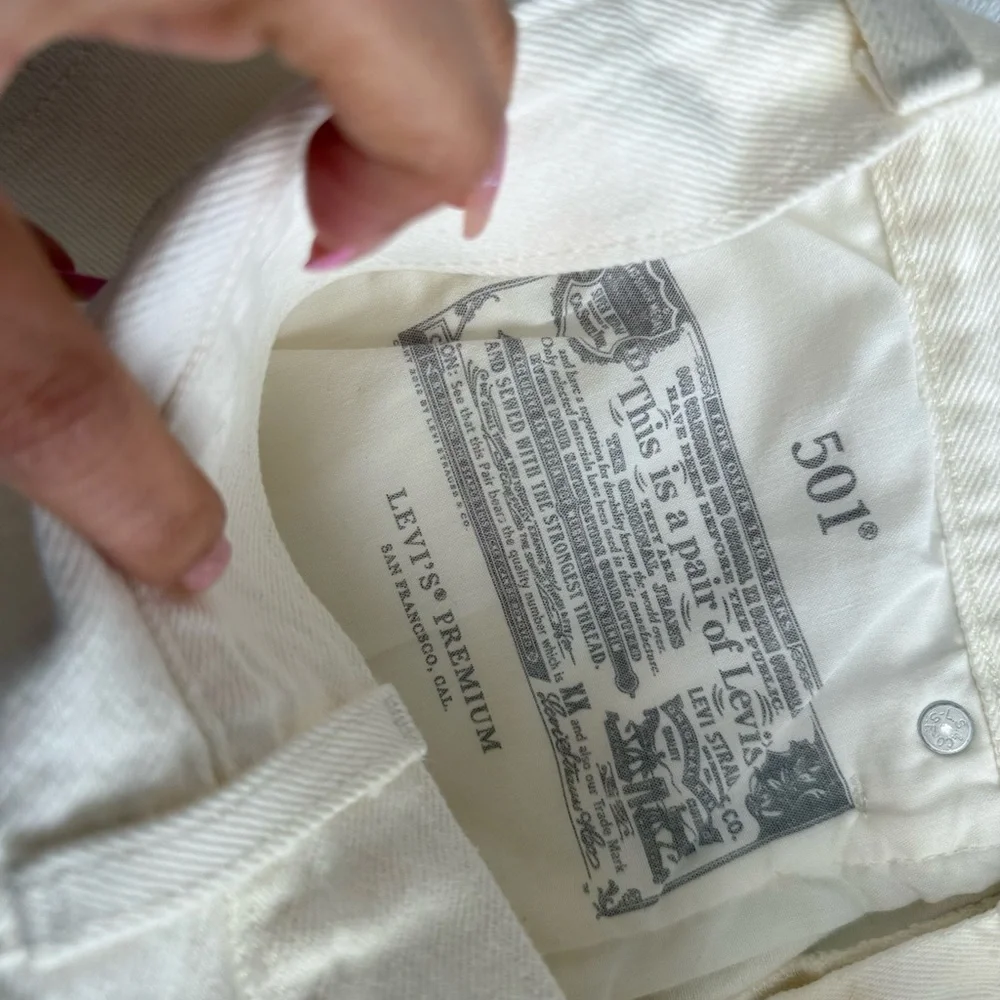 Levi’s Premium 501 White Cutoff Denim Shorts Mid Rise Frayed Hem NWT - Picture 4 of 7